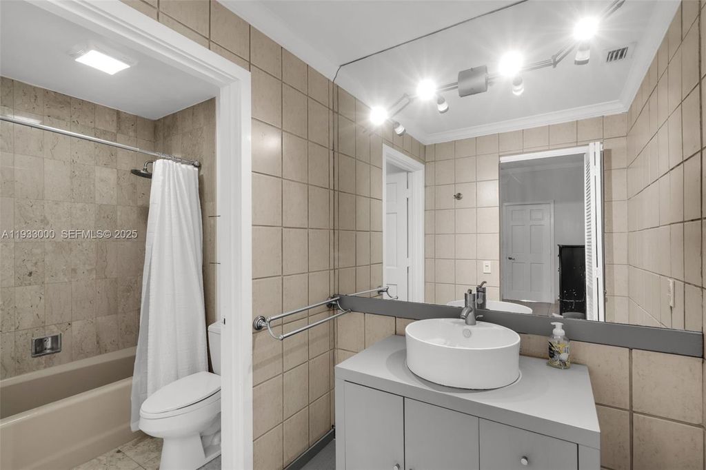 Image 26 of property listing at 2124 Fisher Island Dr 2124, Miami Beach, FL 33109