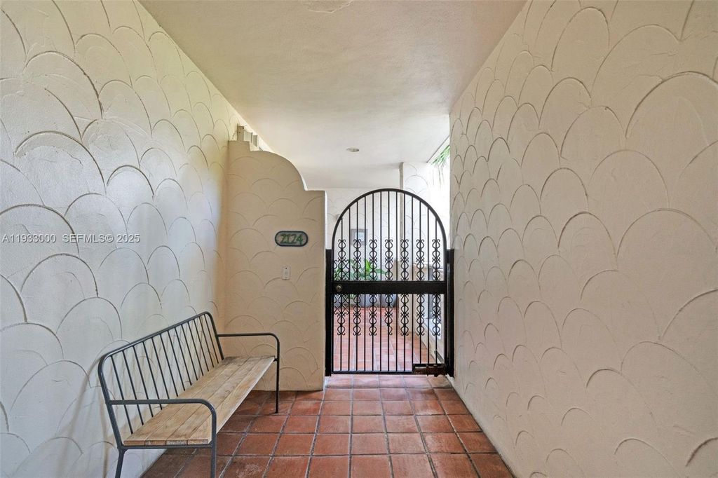 Image 3 of property listing at 2124 Fisher Island Dr 2124, Miami Beach, FL 33109