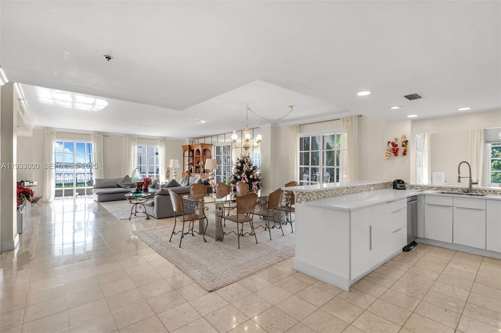 Image 6 of property listing at 2124 Fisher Island Dr 2124, Miami Beach, FL 33109