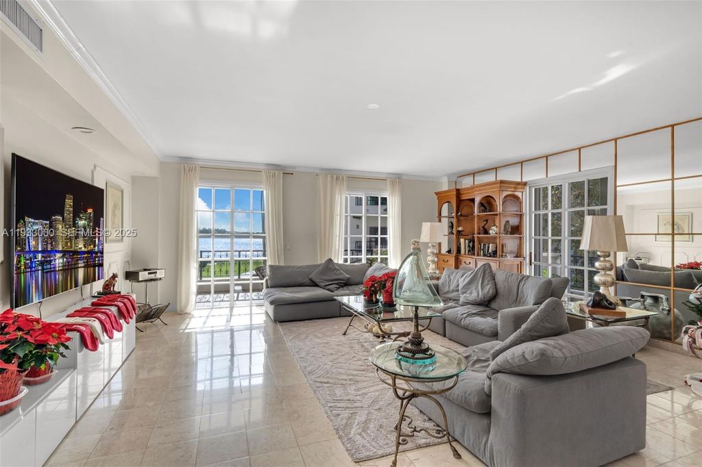 Image 8 of property listing at 2124 Fisher Island Dr 2124, Miami Beach, FL 33109