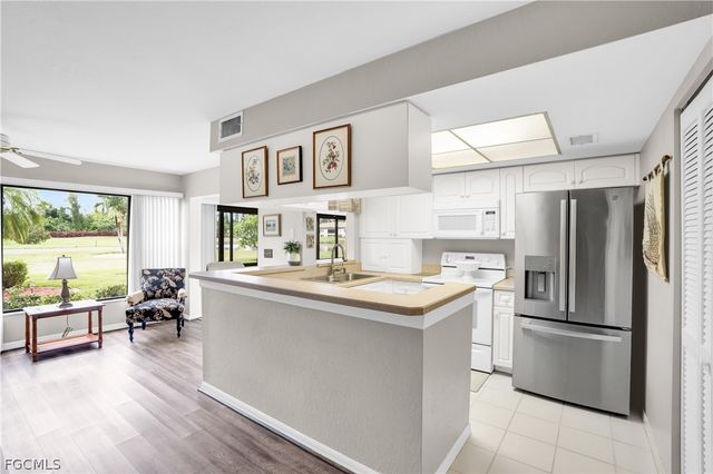 5905 Trailwinds DR 816, Fort Myers, FL 33907