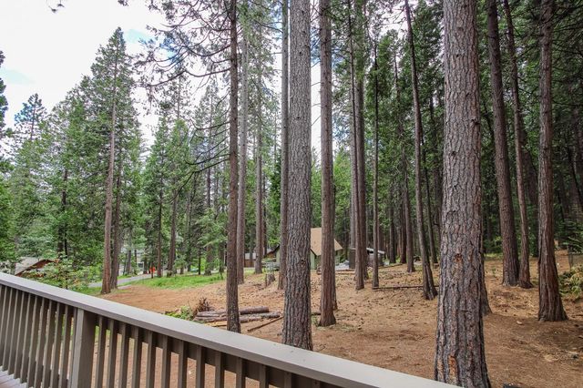 2062 Fairway Dr, Arnold, CA 95223