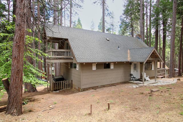 2062 Fairway Dr, Arnold, CA 95223