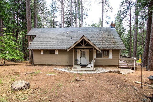 2062 Fairway Dr, Arnold, CA 95223