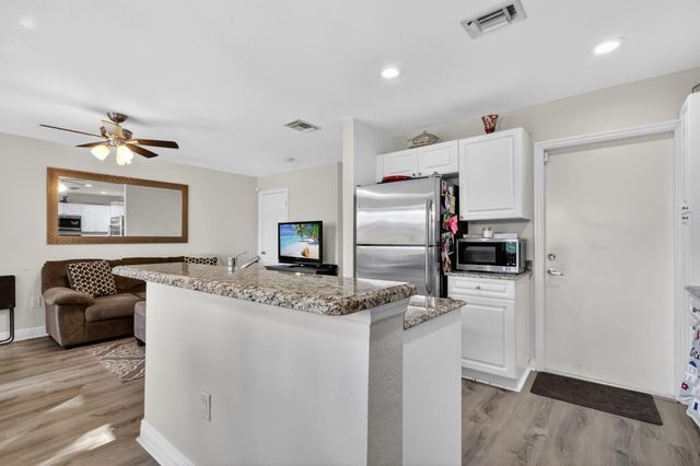 6698 Old Farm Trail, Boynton Beach, FL 33437