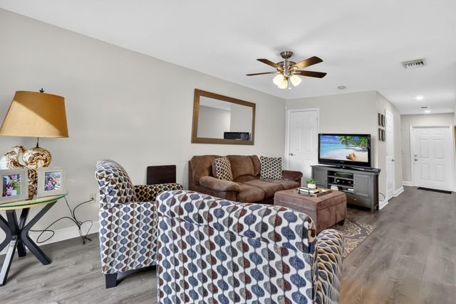 6698 Old Farm Trail, Boynton Beach, FL 33437