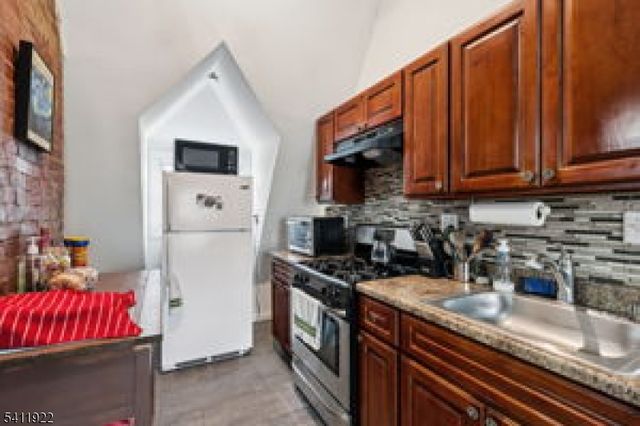 46 Osborne Ter, Newark City, NJ 07108