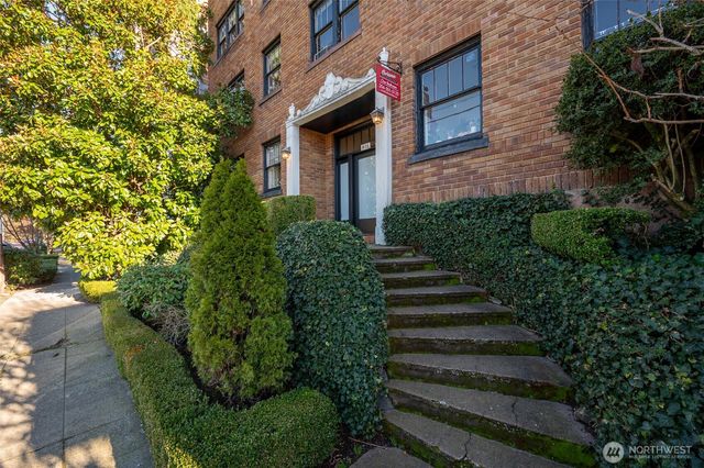 416 Summit Avenue E, Seattle, WA 98102