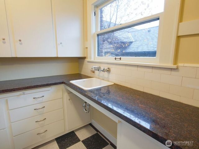 416 Summit Avenue E, Seattle, WA 98102