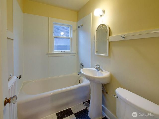 416 Summit Avenue E, Seattle, WA 98102