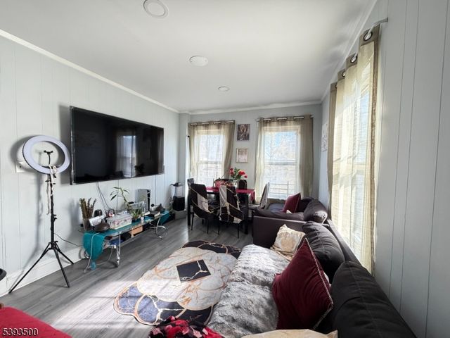 580 Monroe Ave, Elizabeth City, NJ 07201