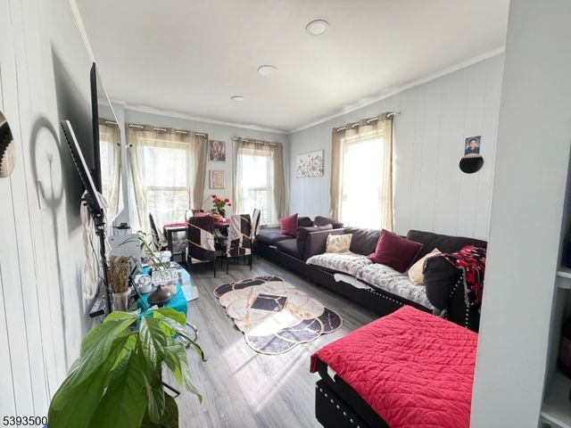 580 Monroe Ave, Elizabeth City, NJ 07201