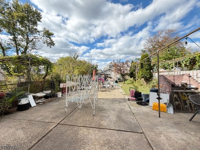 580 Monroe Ave, Elizabeth City, NJ 07201