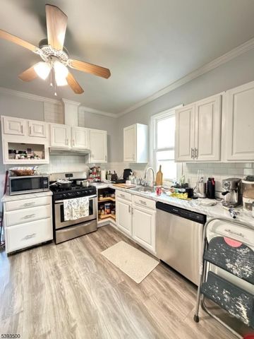 580 Monroe Ave, Elizabeth City, NJ 07201