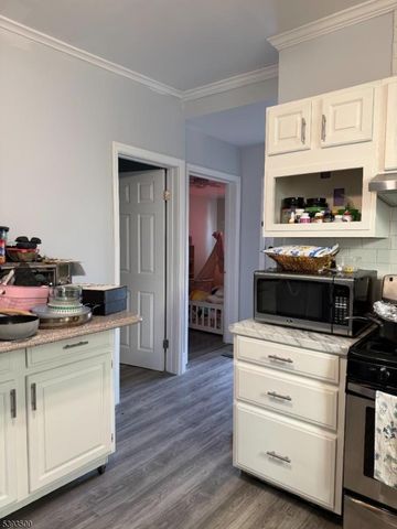 580 Monroe Ave, Elizabeth City, NJ 07201