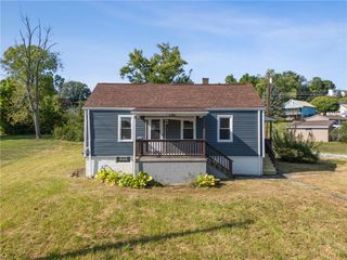 690 Orchard Ave, Mt Pleasant Boro, PA 15666