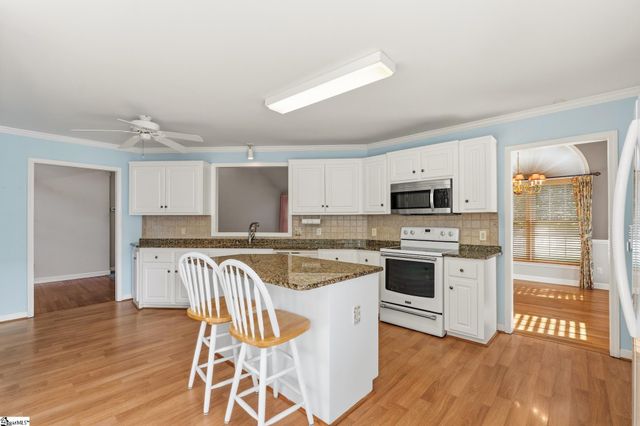 207 Kinard Way, Simpsonville, SC 29681