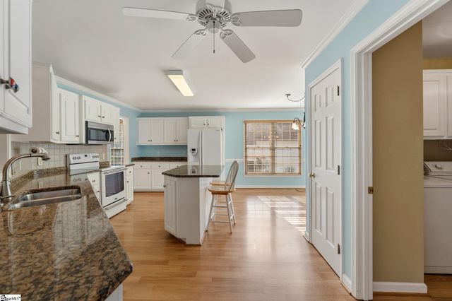 207 Kinard Way, Simpsonville, SC 29681