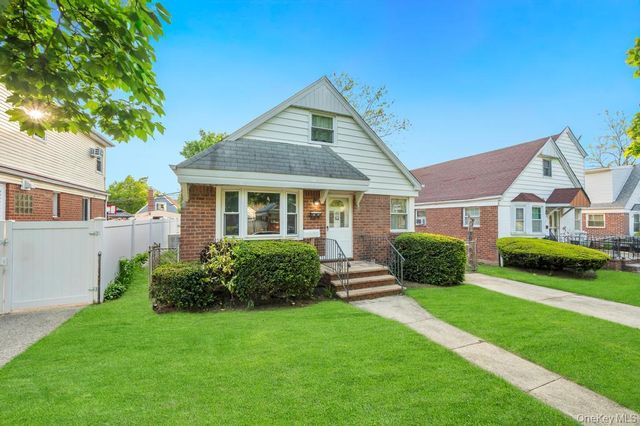7918 257th Street, Glen Oaks, NY 11004