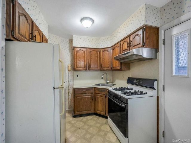 7918 257th Street, Glen Oaks, NY 11004