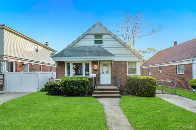 7918 257th Street, Glen Oaks, NY 11004