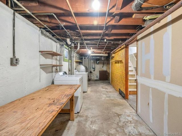 7918 257th Street, Glen Oaks, NY 11004