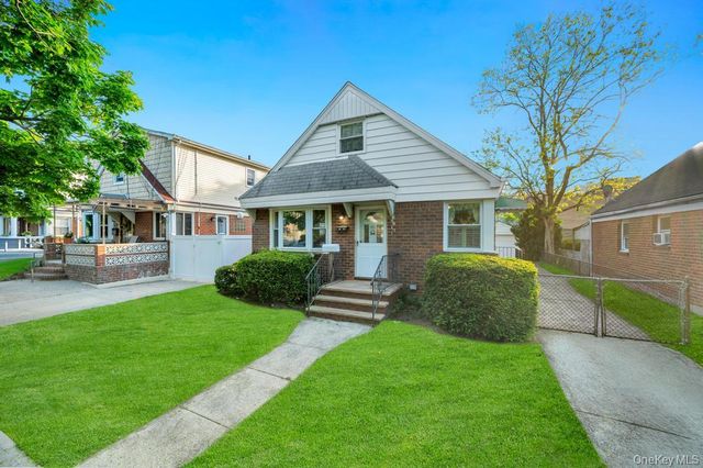7918 257th Street, Glen Oaks, NY 11004