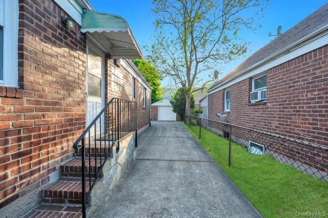 7918 257th Street, Glen Oaks, NY 11004