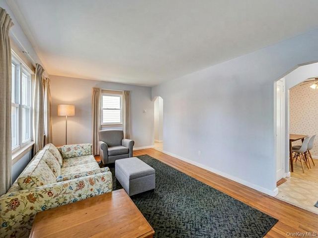 7918 257th Street, Glen Oaks, NY 11004