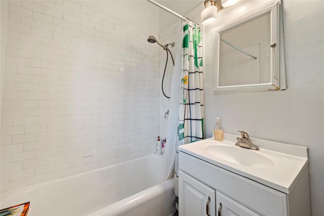 201 W 31st ST H, Austin, TX 78705