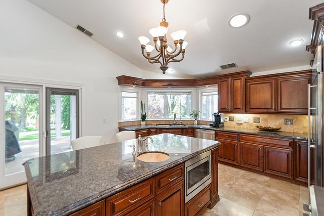 2640 Sky Ranch Ln, Camino, CA 95709