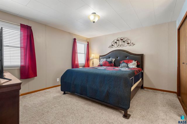 148 N Lake Dr Drive, Watertown, SD 57201