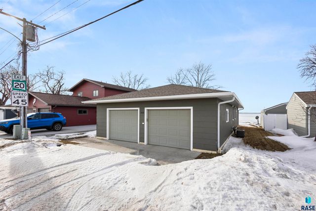 148 N Lake Dr Drive, Watertown, SD 57201