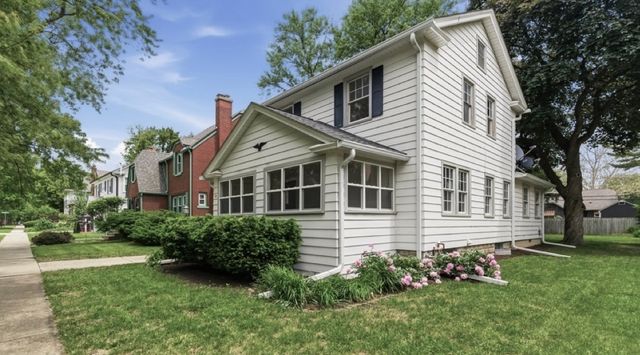 216 S Commonwealth Avenue, Aurora, IL 60506