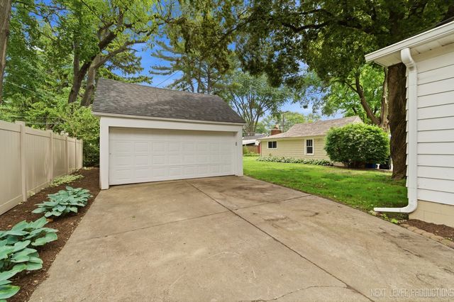 216 S Commonwealth Avenue, Aurora, IL 60506