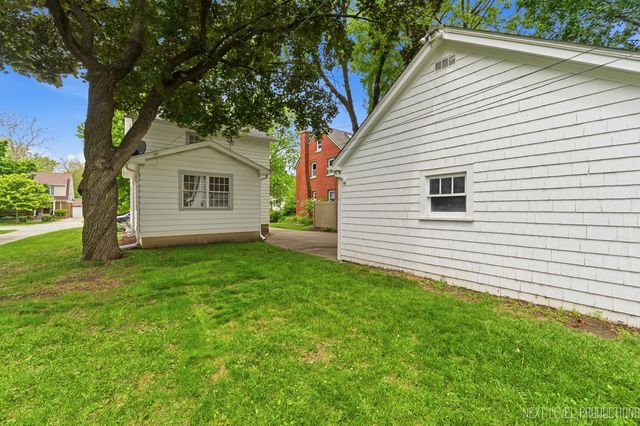 216 S Commonwealth Avenue, Aurora, IL 60506