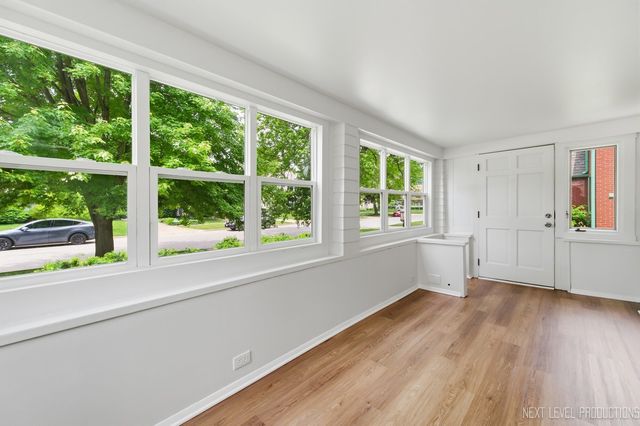 216 S Commonwealth Avenue, Aurora, IL 60506