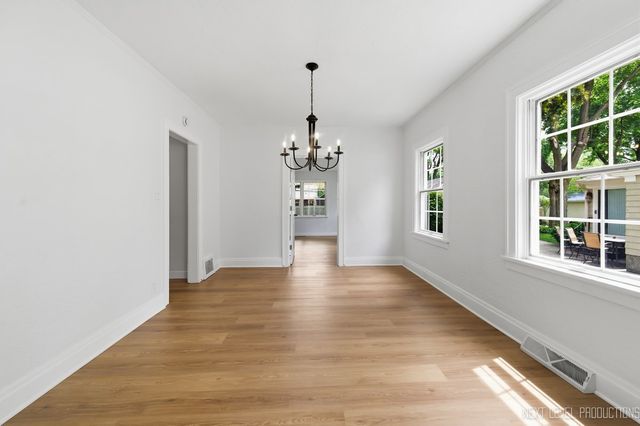 216 S Commonwealth Avenue, Aurora, IL 60506