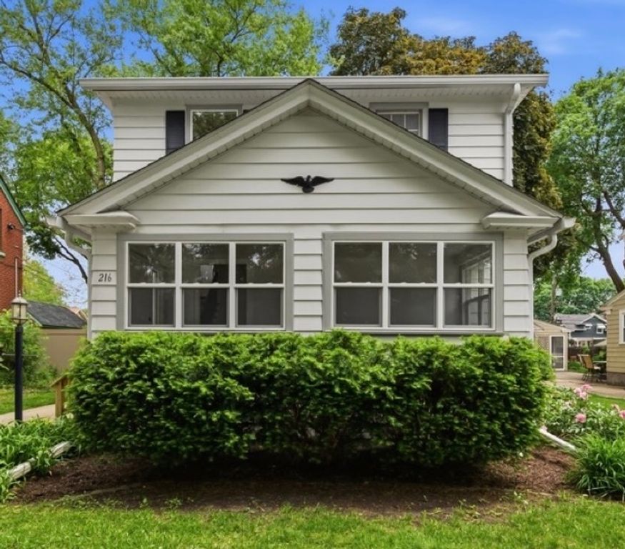 216 S Commonwealth Avenue, Aurora, IL 60506