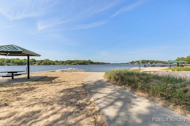 17199 Franklin Avenue, Spring Lake, MI 49456