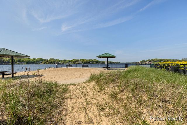 17199 Franklin Avenue, Spring Lake, MI 49456