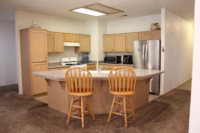 2764 Holt Avenue, Sanger, CA 93657