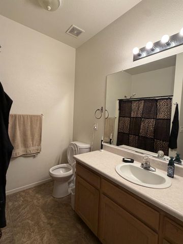 2764 Holt Avenue, Sanger, CA 93657