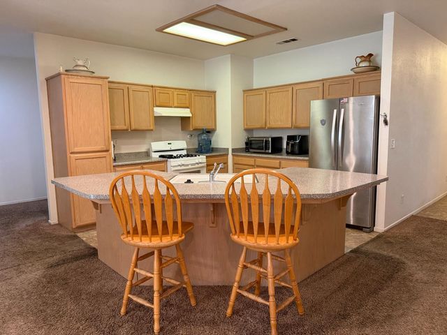 2764 Holt Avenue, Sanger, CA 93657