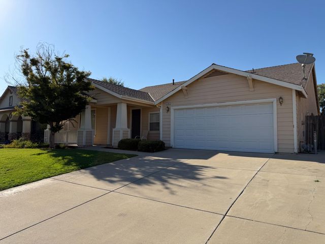 2764 Holt Avenue, Sanger, CA 93657