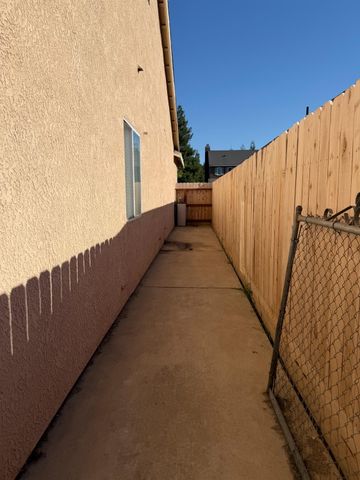 2764 Holt Avenue, Sanger, CA 93657