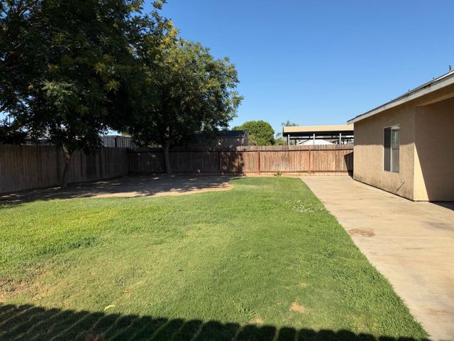 2764 Holt Avenue, Sanger, CA 93657