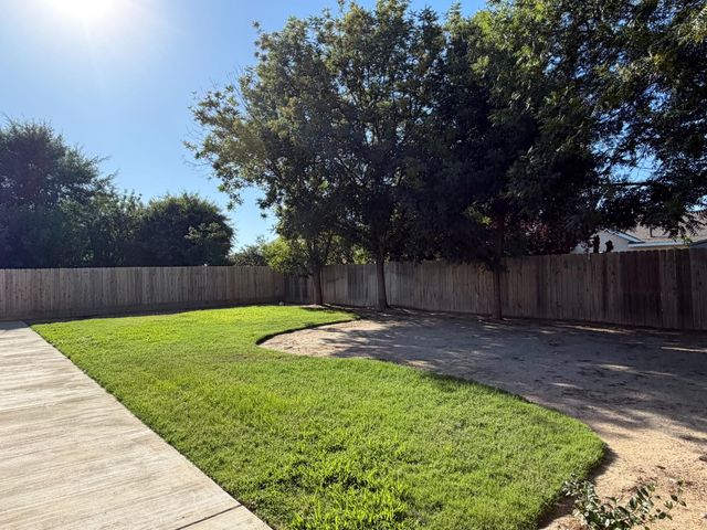 2764 Holt Avenue, Sanger, CA 93657