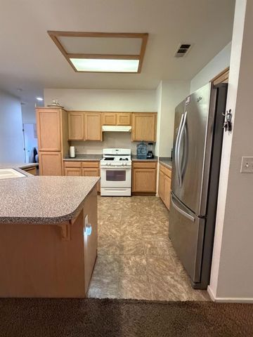 2764 Holt Avenue, Sanger, CA 93657