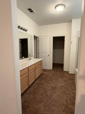 2764 Holt Avenue, Sanger, CA 93657